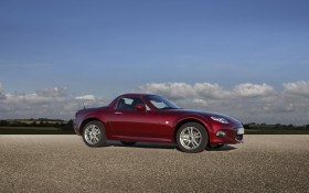 2013款马自达MX-5 Roadster 跑车桌面壁纸