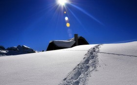 蓝天白雪风景桌面壁纸