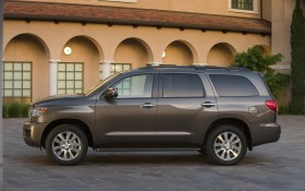 2011版丰田红杉（Toyota Sequoia）汽车桌面壁纸