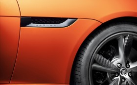 2013年Jaguar 捷豹跑车 F-Type Firesand汽车桌面壁纸