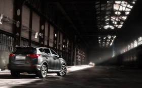 2013款丰田RAV4 EU-Version轿车桌面壁纸
