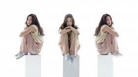 韩国美女明星具荷拉桌面壁纸
