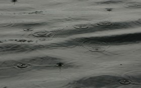 下雨天风景桌面壁纸