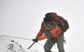 《凶间雪山》桌面壁纸