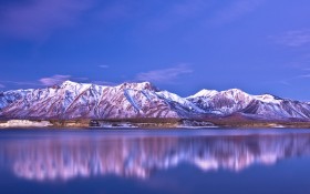 冬天的湖水风景桌面壁纸