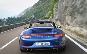 2013款保时捷911 Carrera4跑车桌面壁纸