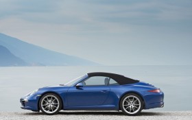 2013款保时捷911 Carrera4跑车桌面壁纸
