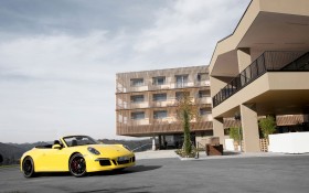 2013款保时捷911 Carrera4跑车桌面壁纸