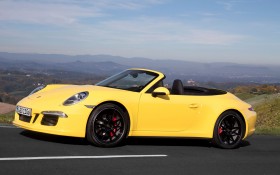 2013款保时捷911 Carrera4跑车桌面壁纸