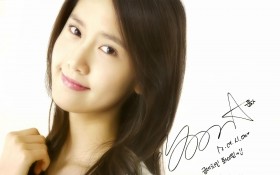 韩国美女林允儿桌面壁纸