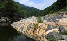 山东泰安彩石溪风景桌面壁纸