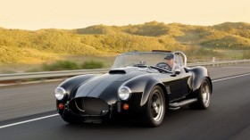 谢尔比改装眼镜蛇Superformance MKIII跑车桌面壁纸