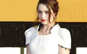 欧美明星艾米莉亚·克拉克Emilia Clarke桌面壁纸