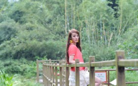 美女模特黄诗思桌面壁纸
