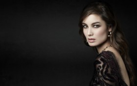 法国美女明星贝纳尼丝·玛尔洛Berenice Marlohe桌面壁纸