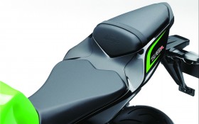 2013款川崎忍者ZX-6R 636摩托车桌面壁纸