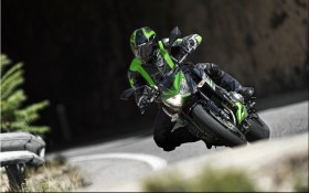 2013款川崎Z800摩托车桌面壁纸