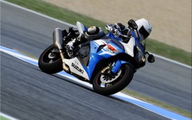 铃木GSXR1000摩托车桌面壁纸