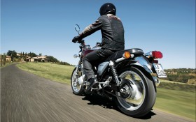 2013款本田CB 1100摩托车桌面壁纸