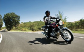 2013款本田CB 1100摩托车桌面壁纸