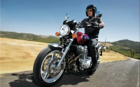 2013款本田CB 1100摩托车桌面壁纸