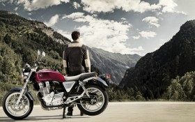 2013款本田CB 1100摩托车桌面壁纸