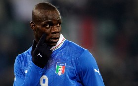马里奥·巴洛特利(Mario Balotelli)体育明星桌面壁纸