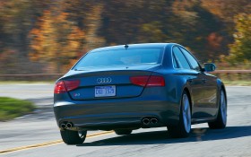 2014款奥迪S8 4.0 TFSI轿车桌面壁纸
