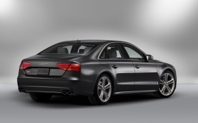 2014款奥迪S8 4.0 TFSI轿车桌面壁纸