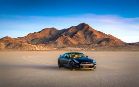 2014款尼桑GT-R Track Edition跑车桌面壁纸