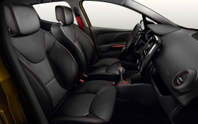2013款雷诺Clio RS 200汽车桌面壁纸