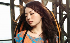 流行天后 张靓颖桌面壁纸