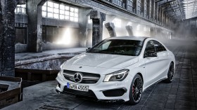 2014 Mercedes-Benz CLA45 AMG（梅赛德斯奔驰）汽车桌面壁纸