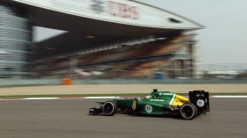 2013年F1大奖赛上海站汽车桌面壁纸