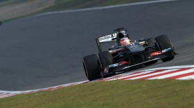 2013年F1大奖赛上海站汽车桌面壁纸