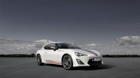2014款丰田GT86 Cup Edition跑车桌面壁纸
