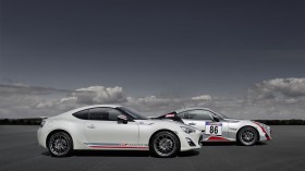2014款丰田GT86 Cup Edition跑车桌面壁纸