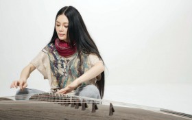 美女歌手曾檐桌面壁纸