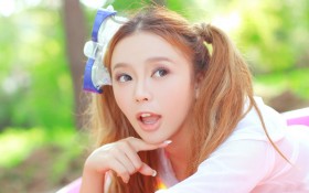 美女裴紫绮桌面壁纸