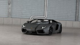 2013款兰博基尼Aventador LP700-4 Roadster改装版桌面壁纸