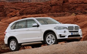 2013款宝马X5 xDrive30D汽车桌面壁纸