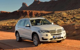 2013款宝马X5 xDrive30D汽车桌面壁纸