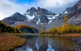 阿西尼博因山风景桌面壁纸