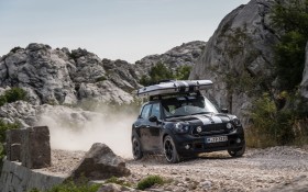 2013款Mini Countryman ALL4旅行车桌面壁纸