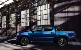2014款丰田 Hilux Invincible皮卡桌面壁纸