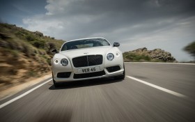 宾利欧陆GT V8 S汽车桌面壁纸