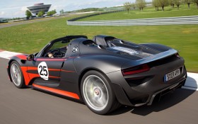 2013款保时捷918 Spyder汽车桌面壁纸