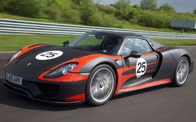 2013款保时捷918 Spyder汽车桌面壁纸