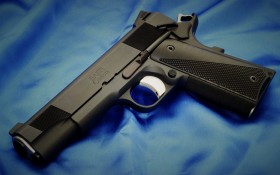 M1911手枪军事桌面壁纸