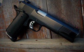 M1911手枪军事桌面壁纸